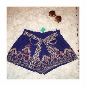 Size Large new bow shorts